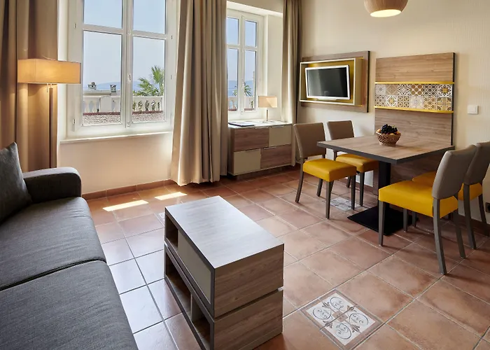 Bleues Le Mediterranee Aparthotel 3*