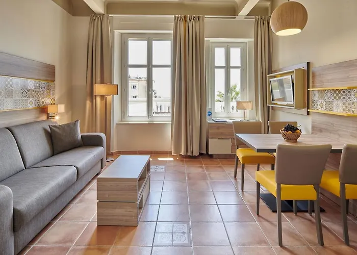 Bleues Le Mediterranee Aparthotel Saint-Raphaël